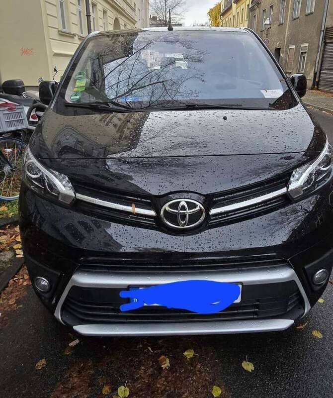 Schwarz Gebraucht 2018 Toyota Proace Comfort Van | 25.000 € (Etwas zu teuer) - Bild 1/4