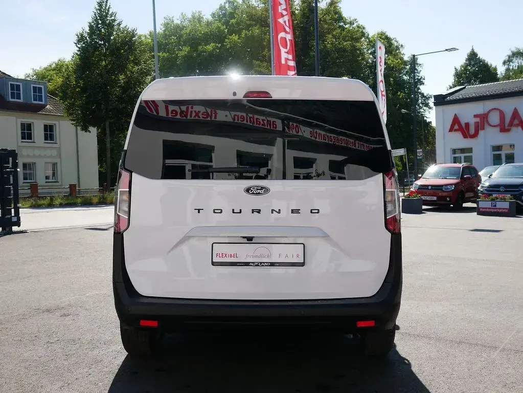 Neu Ford Tourneo Courier Titanium 125 PS (91 kW) 2026 Andere Van / Kleinbus