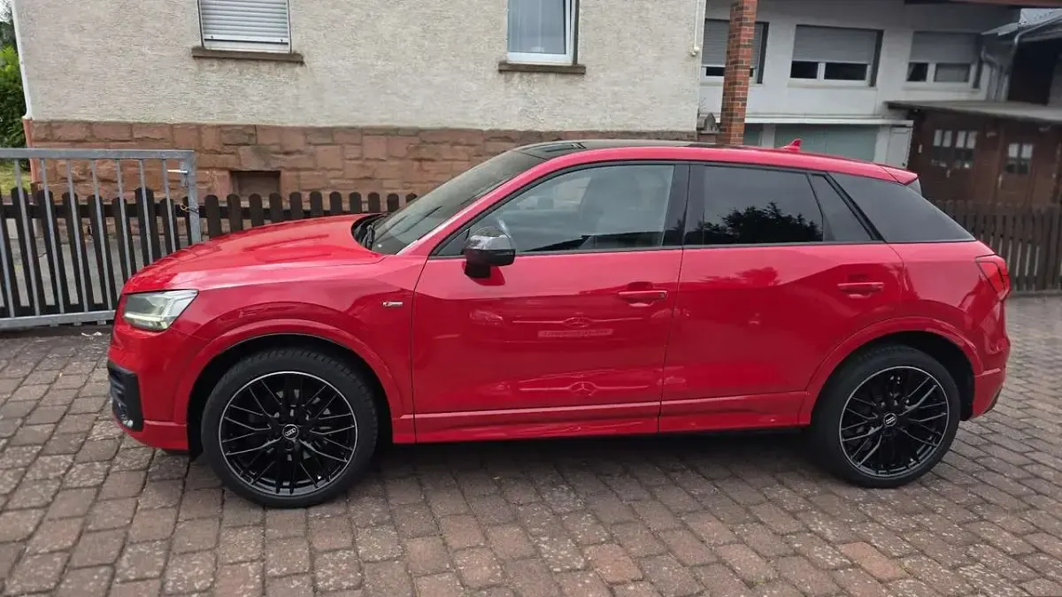 Gebraucht Audi Q2 Sport 116 PS (85 kW) 2018 Tangorot metallic SUV