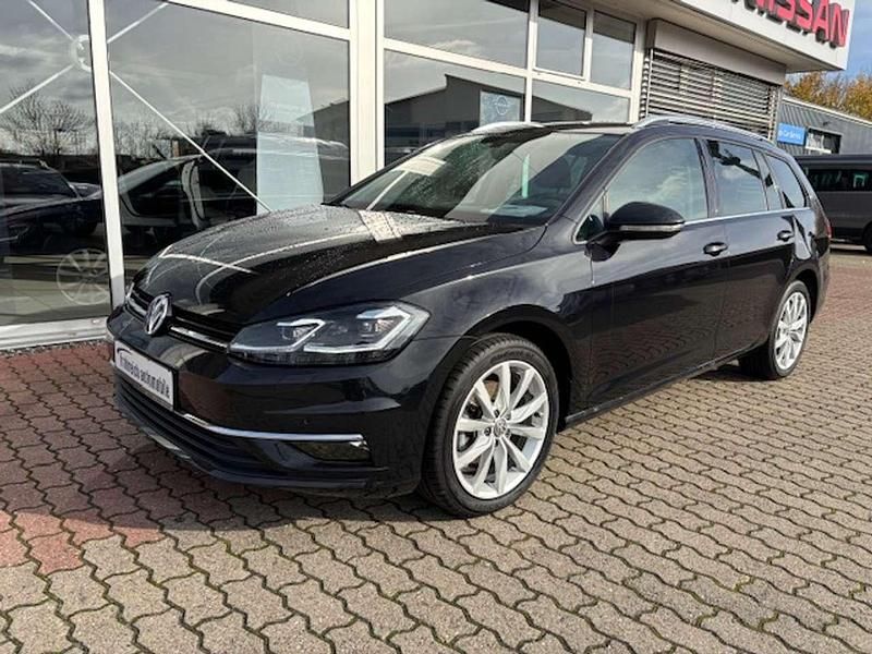 Gebraucht VW Golf VII Highline 150 PS (110 kW) 2019 Deep black Kombi