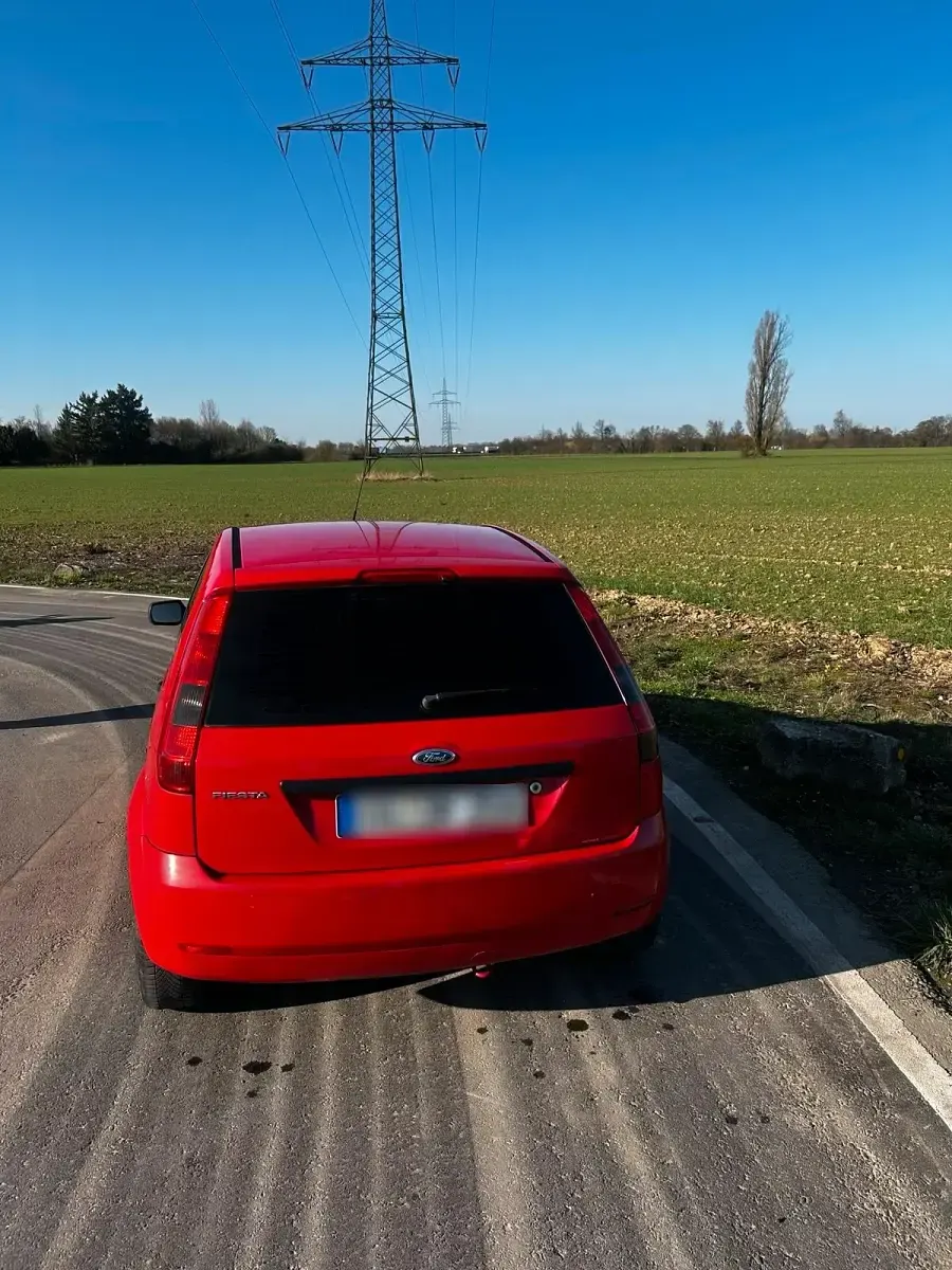 Gebraucht Ford Fiesta 60 PS (44 kW) 2005 Rot Kleinwagen