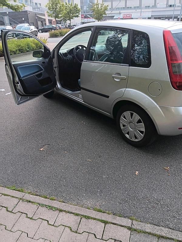Gebraucht Ford Fiesta 75 PS (55 kW) 2005 Grau Kleinwagen