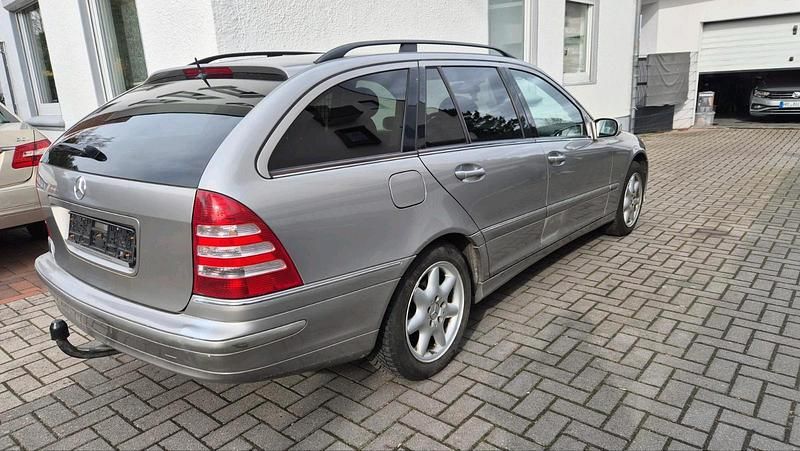 Gebraucht Mercedes C220 Elegance 150 PS (110 kW) 2005 Silber Kombi