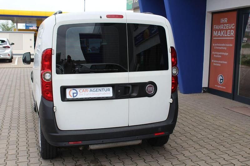 Gebraucht Fiat Doblò 120 PS (88 kW) 2012 Weiß Van / Kleinbus