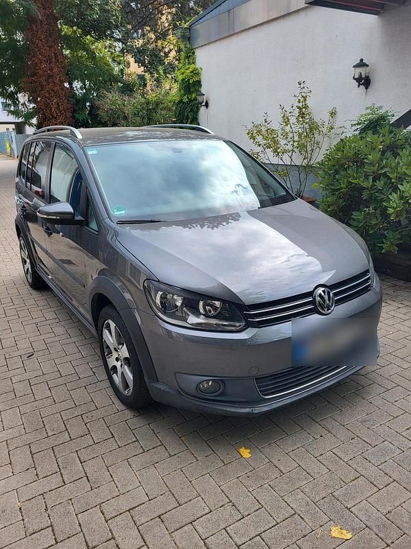 Grau Gebraucht 2012 VW Touran Cross Van / Kleinbus | 8.200 € (Fairer Preis) - Bild 1/4