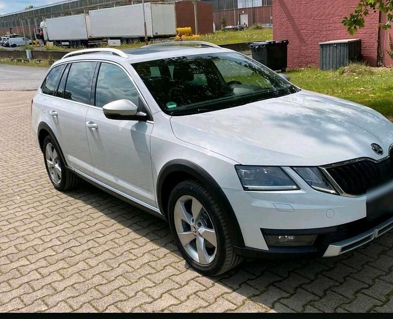 Weiß Gebraucht 2019 Skoda Octavia Scout Scout 4x4 Kombi | 14.000 € (Fairer Preis) - Bild 1/4