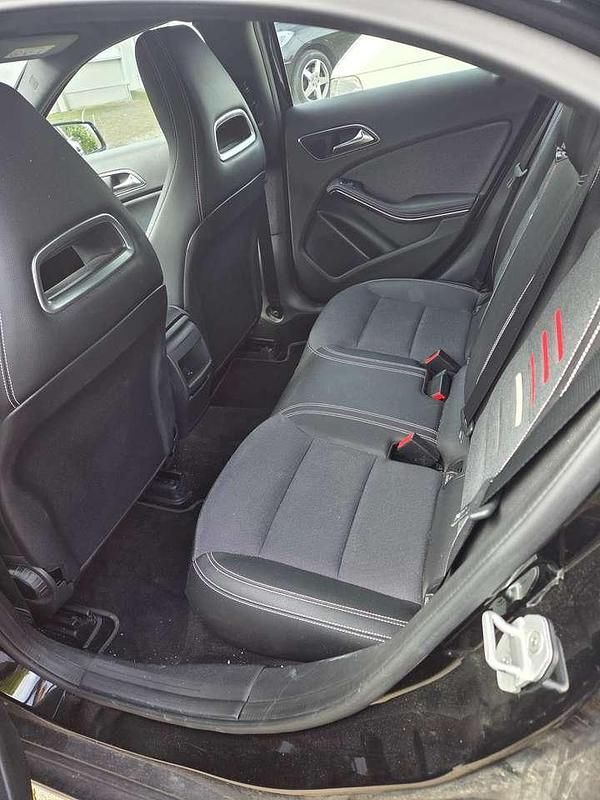 Gebraucht Mercedes A180 Style 122 PS (89 kW) 2017 Schwarz Limousine