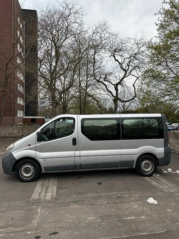 Gebraucht Opel Vivaro 145 PS (106 kW) 2007 Silber Van / Kleinbus