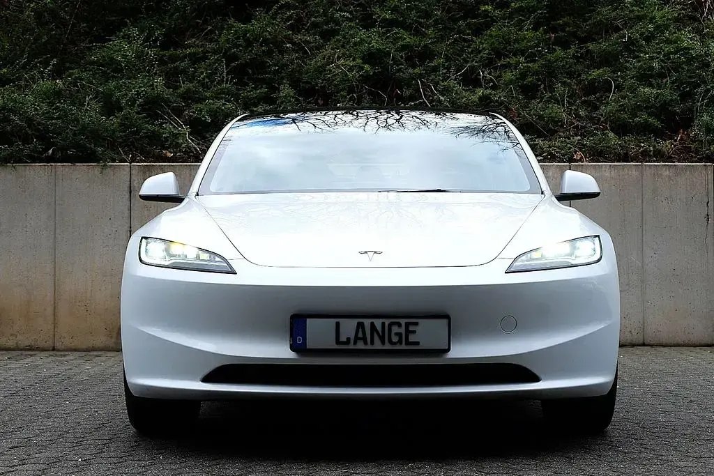 Gebraucht Tesla Model 3 RWD 208 kW (283 PS) 2024 Weiß perleffekt (metallic) Limousine