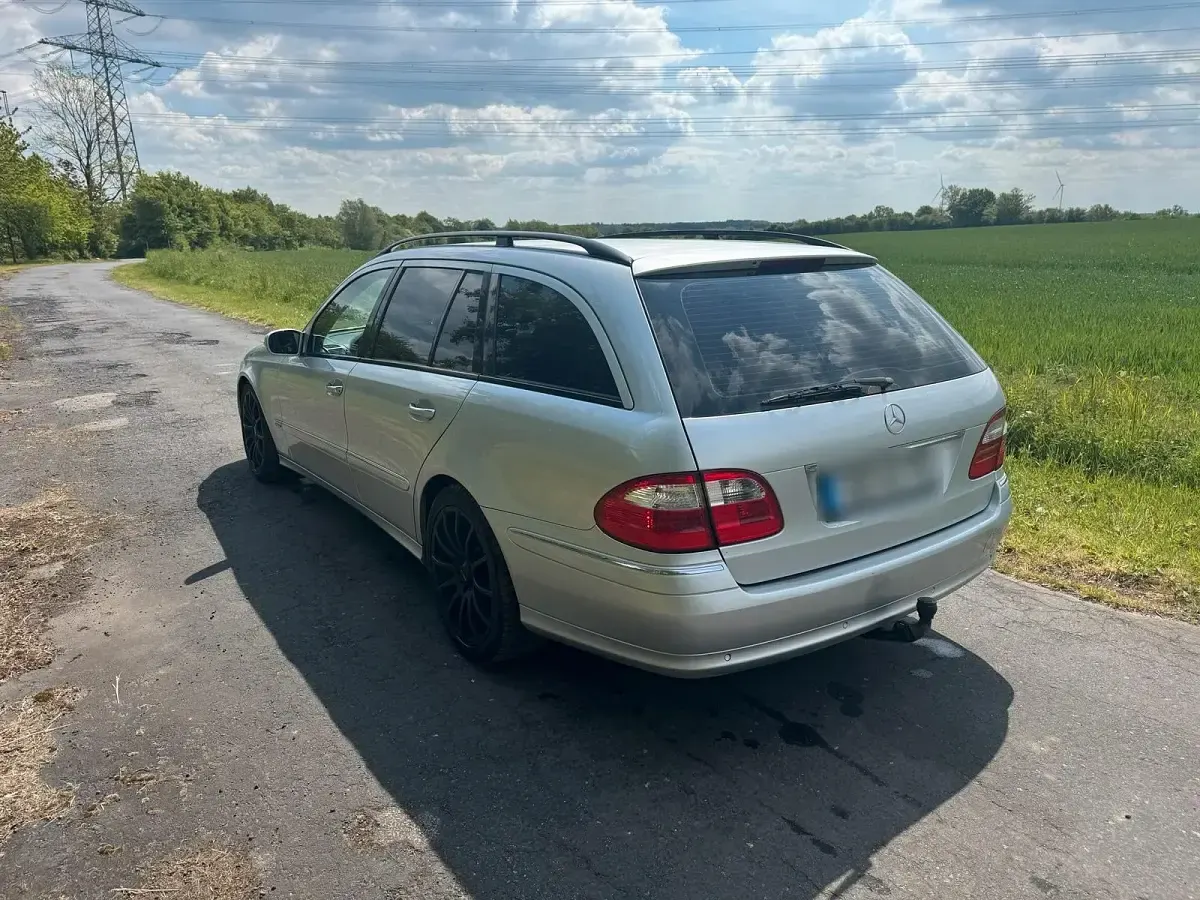 Używany Mercedes E280 190 KM (139 kW) 2005 Srebrny Kombi