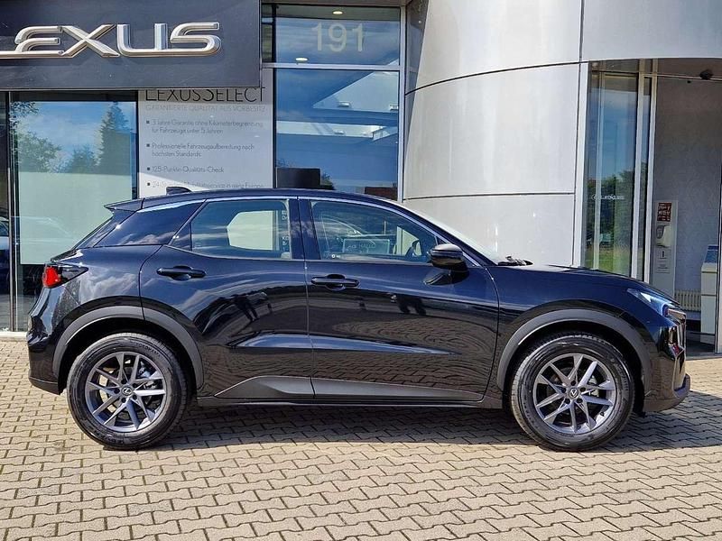 Gebraucht Lexus LBX 136 PS (100 kW) 2025 Mysticschwarz metallic SUV