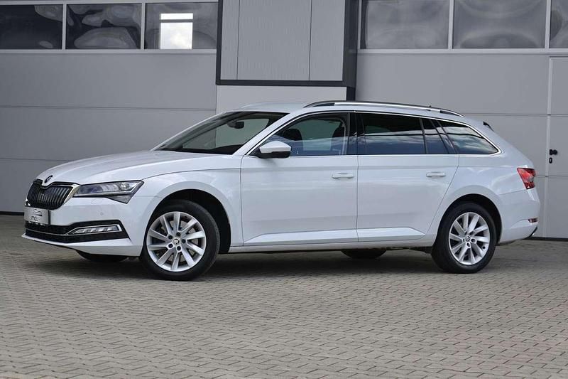 Używany Skoda Superb Style 280 KM (205 kW) 2021 Biały Kombi