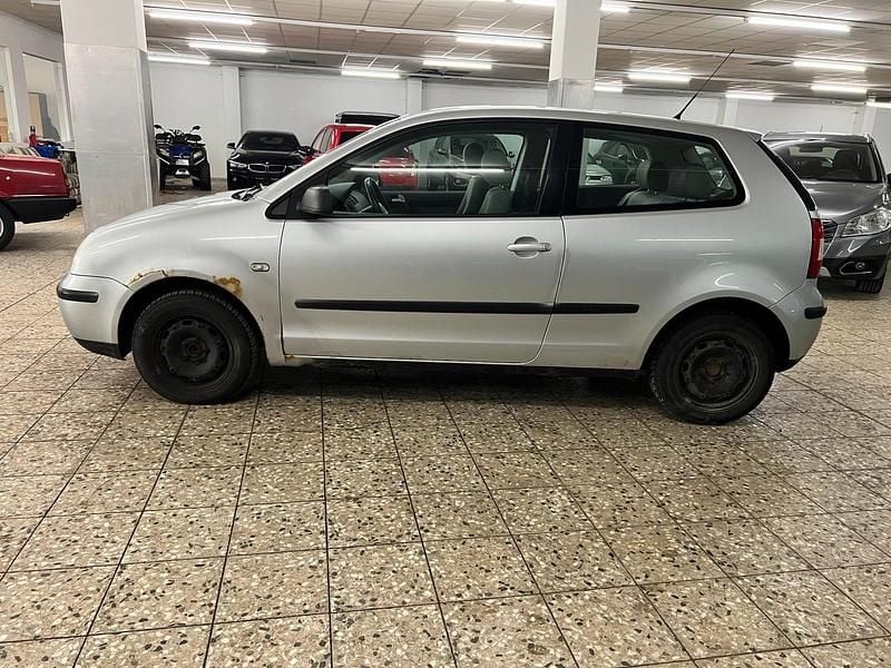 Second-hand VW Polo 75 CP (55 kW) 2002 Argintiu Hatchback