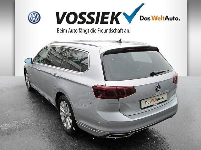 Gebraucht VW Passat Elegance 150 PS (110 kW) 2019 Silber metallic Kombi
