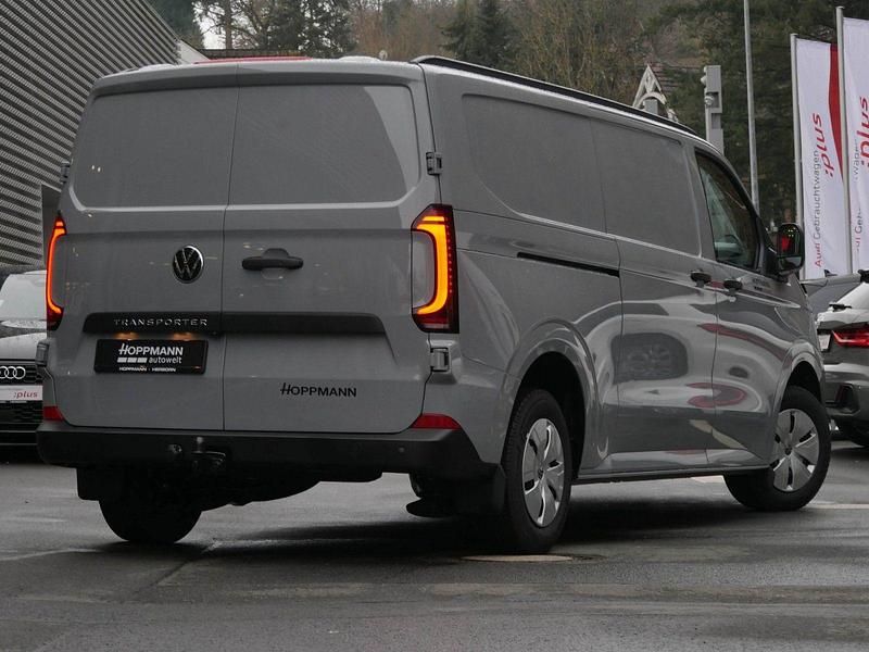 Gebraucht VW Transporter 110 PS (80 kW) 2025 Grau Van