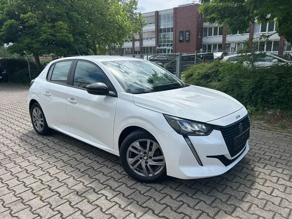 Gebraucht Peugeot 208 Active 102 PS (75 kW) 2023 Weiß Kleinwagen