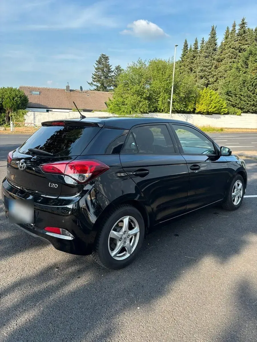 Gebraucht Hyundai i20 Trend 84 PS (61 kW) 2017 Schwarz Limousine