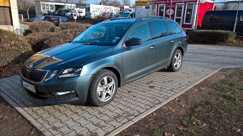 Grau Gebraucht 2018 Skoda Octavia Clever Kombi | 12.600 € (Guter Preis) - Bild 1/3