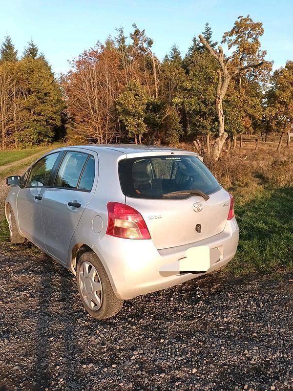 Gebraucht Toyota Yaris 87 PS (63 kW) 2007 Silber Kleinwagen