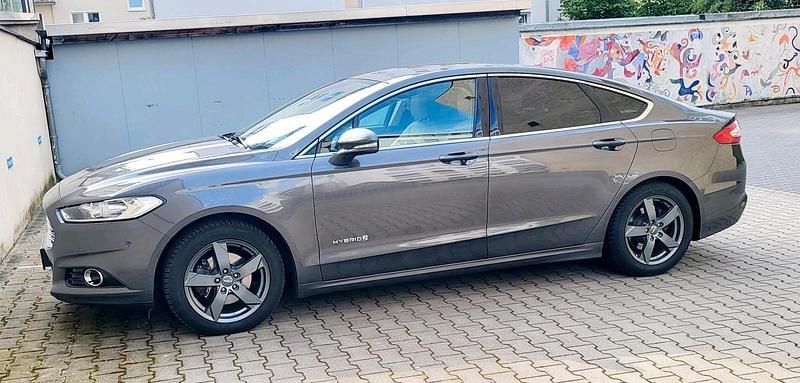 Grau Gebraucht 2018 Ford Mondeo Limousine | 18.900 € (Teuer) - Bild 1/4