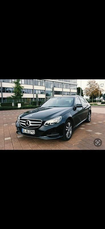 Schwarz Gebraucht 2014 Mercedes E300 Avantgarde Kombi | 22.999 € - Bild 1/4