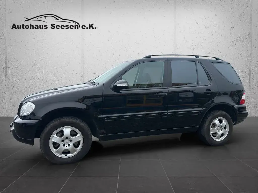 Gebraucht Mercedes ML270 163 PS (119 kW) 2004 Schwarz SUV