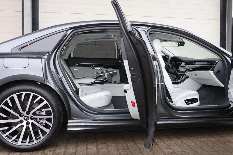 Grau Gebraucht 2025 Audi A8L Exclusive Limousine | 105.000 € (Teuer) - Bild 1/4