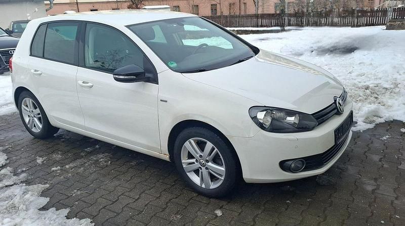 Weiß Gebraucht 2012 VW Golf Match Limousine | 3.900 € (Superpreis) - Bild 1/4