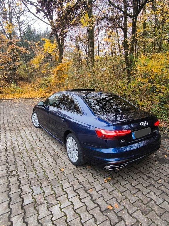 Second-hand Audi A4 Advanced 231 CP (169 kW) 2020 Albastru Berlinǎ