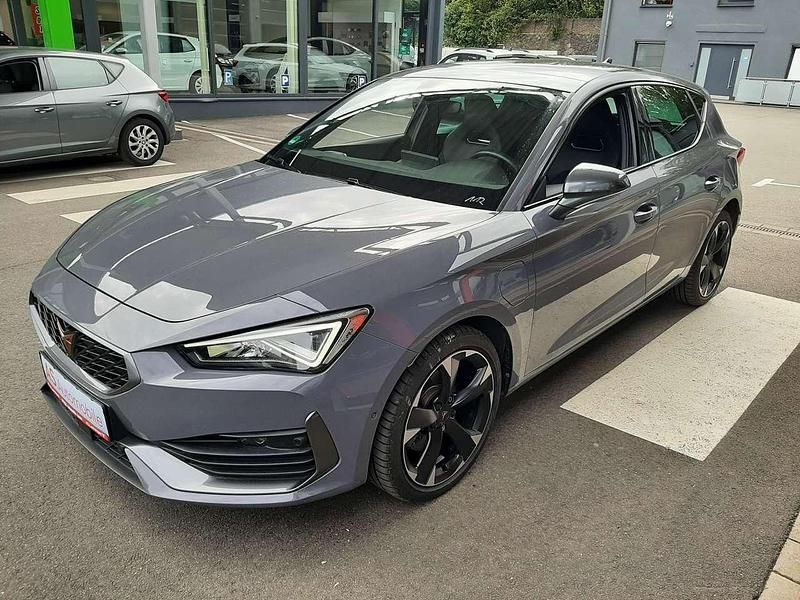 Grau Gebraucht 2022 Cupra Leon Basis Kleinwagen | 27.880 € (Etwas zu teuer) - Bild 1/4