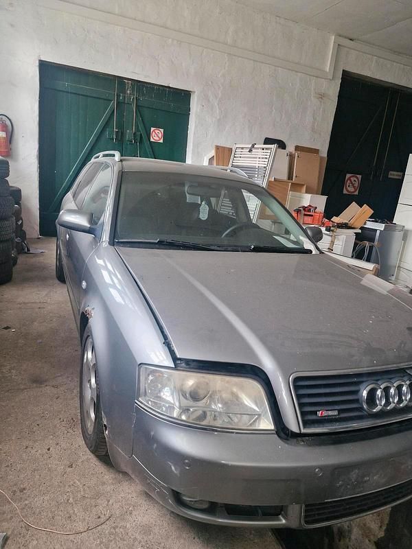 Grau Gebraucht 2003 Audi A6 Kombi | 599 € - Bild 1/4