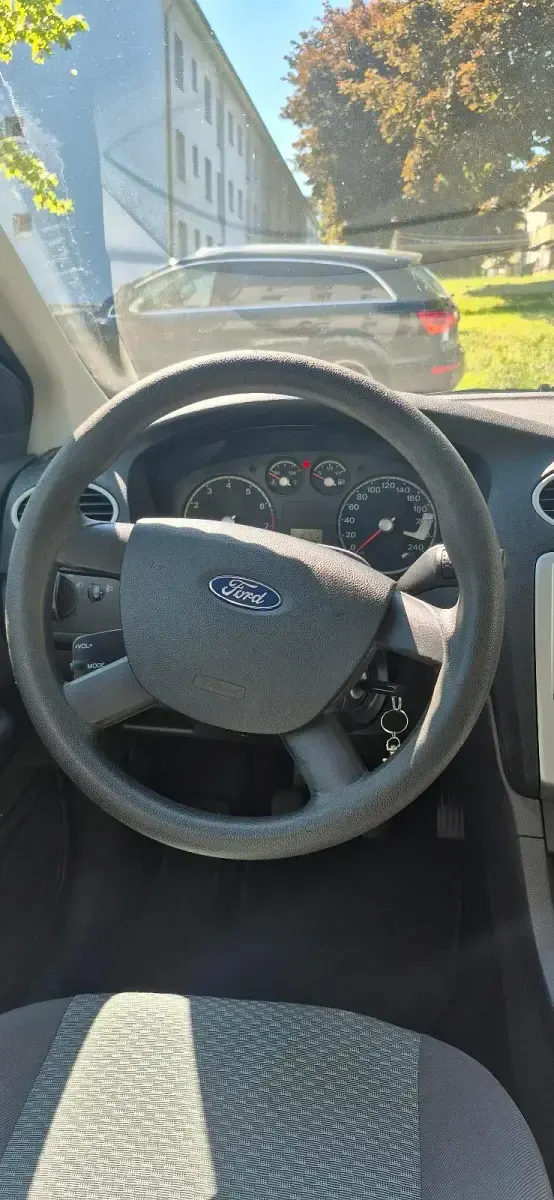 Używany Ford Focus 101 KM (74 kW) 2006 Srebrny Kombi
