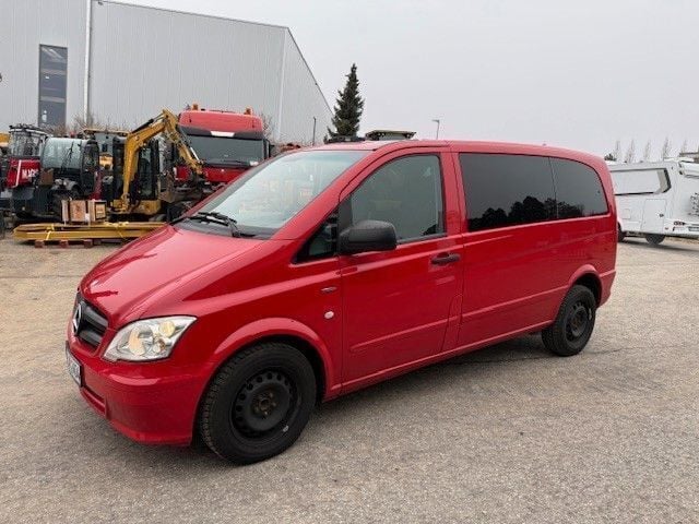 Rot Gebraucht 2014 Mercedes Vito Van / Kleinbus | 14.000 € - Bild 1/4