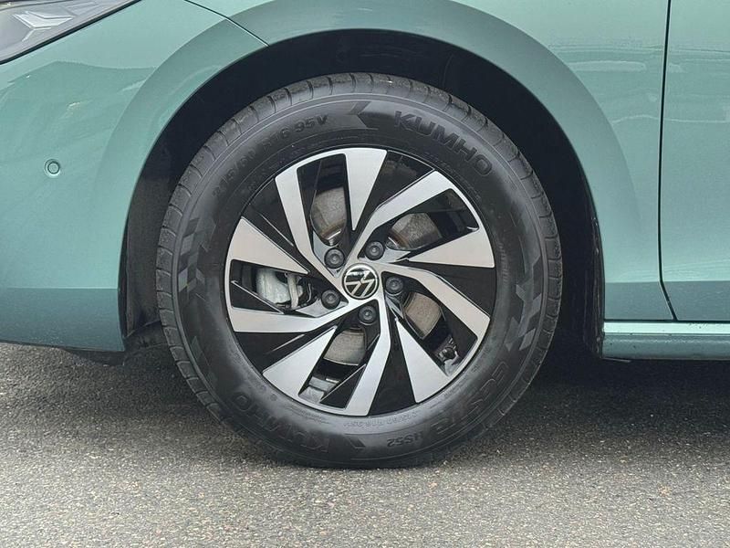 Gebraucht VW Passat Business 150 PS (110 kW) 2025 Grün Kombi