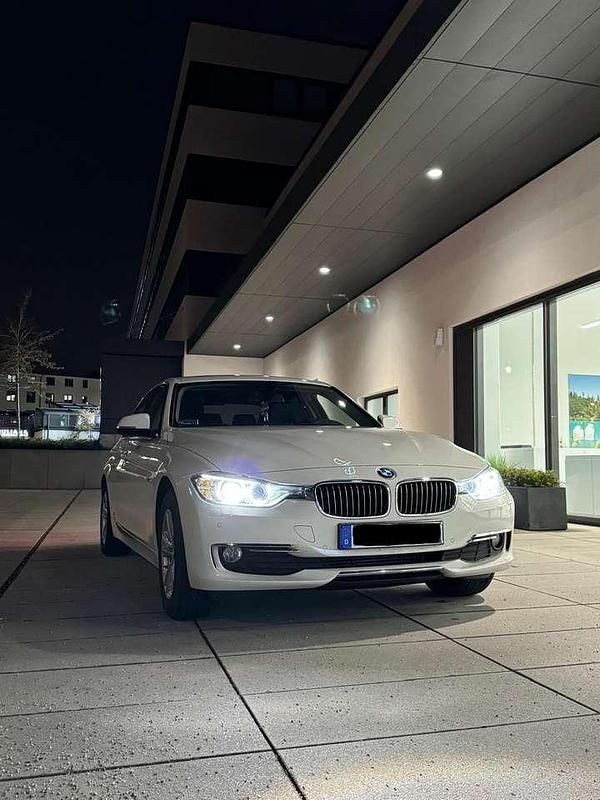 Weiß Gebraucht 2015 BMW 320 Limousine | 14.999 € (Etwas zu teuer) - Bild 1/4