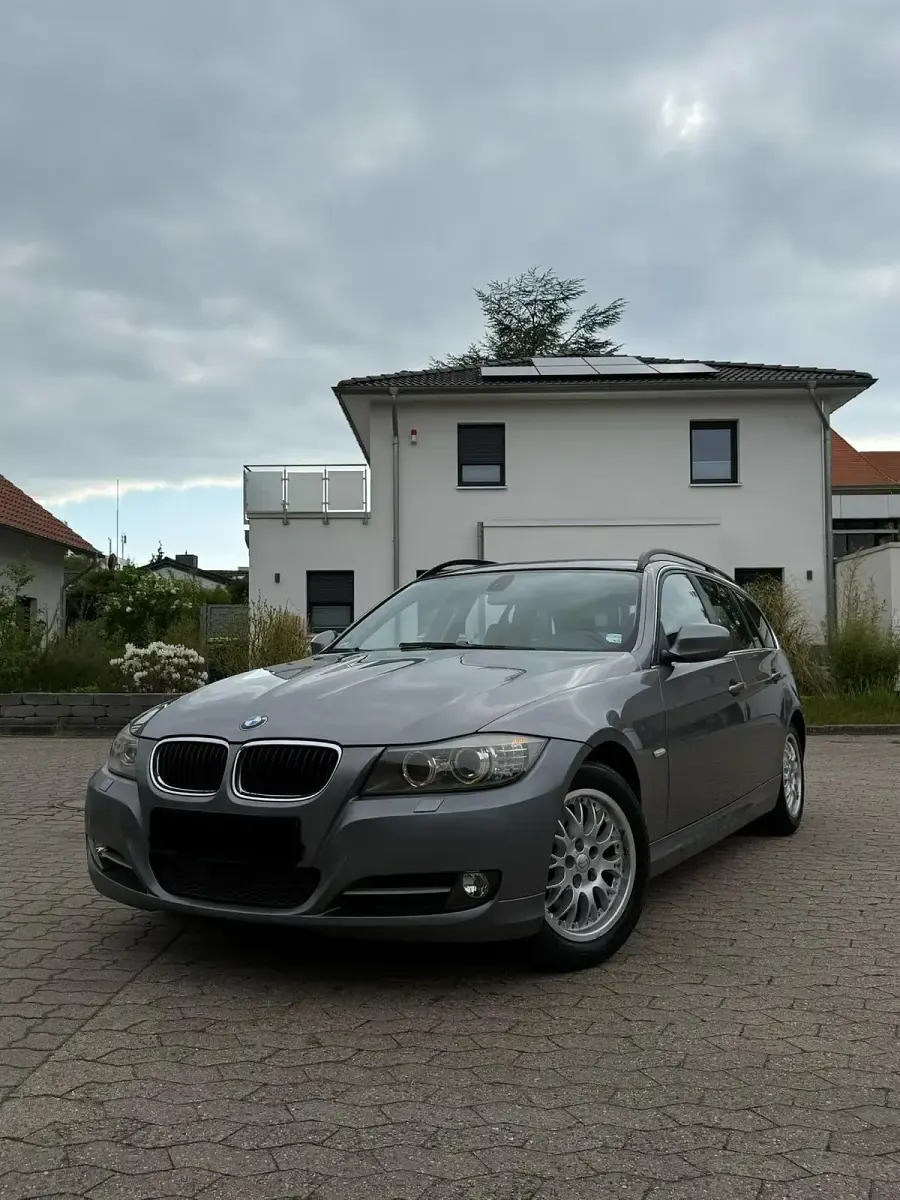 Gebraucht BMW 318 143 PS (105 kW) 2009 Grau Kombi