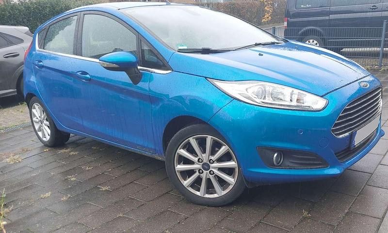 Blau Gebraucht 2016 Ford Fiesta Titanium Limousine | 7.190 € - Bild 1/4