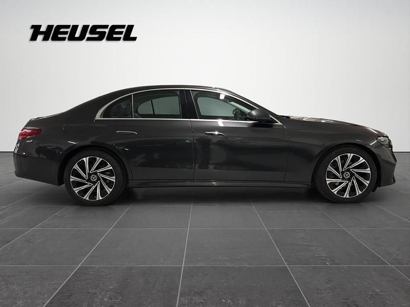 Gebraucht Mercedes E200 Avantgarde 204 PS (150 kW) 2023 Metalliclack graphitgrau Limousine