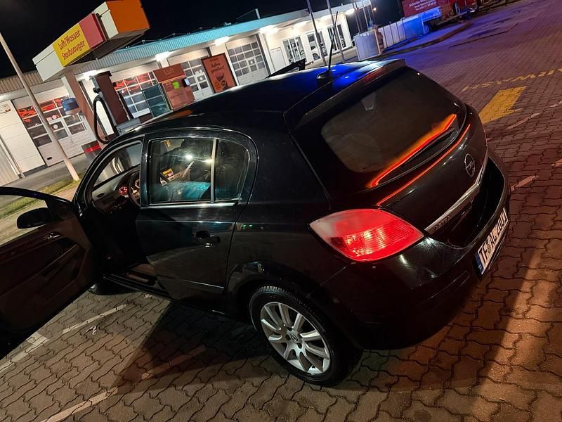 Gebraucht Opel Astra 90 PS (66 kW) 2005 Schwarz Kleinwagen