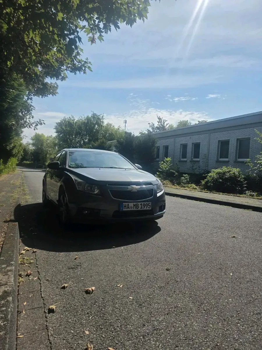 Gebraucht Chevrolet Cruze 163 PS (119 kW) 2012 Grau Limousine