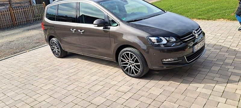 Braun Gebraucht 2015 VW Sharan Highline Van / Kleinbus | 18.000 € (Guter Preis) - Bild 1/4