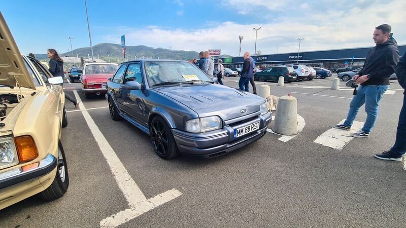 Grau Gebraucht 1988 Ford Escort RS | 16.990 € - Bild 1/4