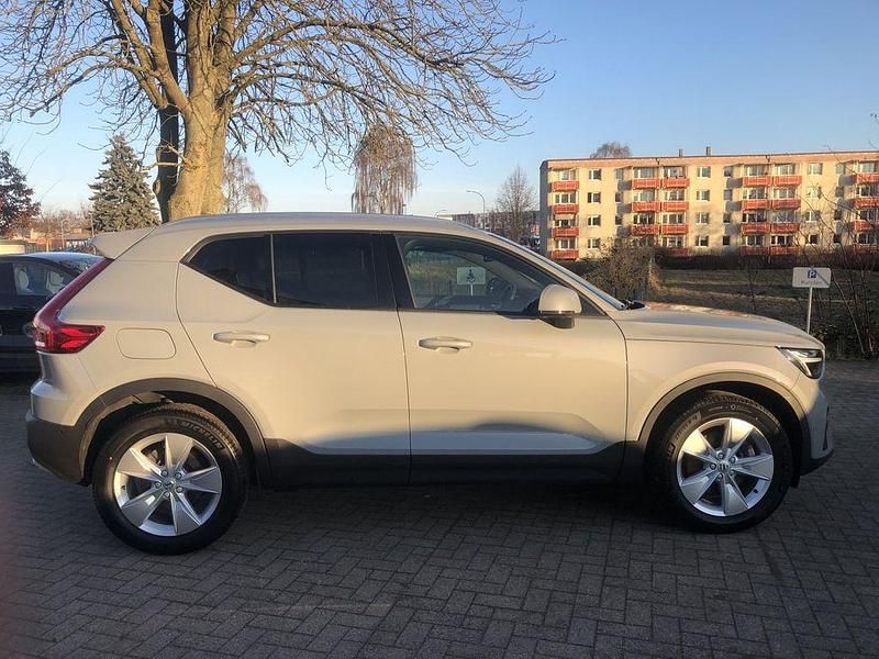 Gebraucht Volvo XC40 Core 163 PS (119 kW) 2025 Grau SUV