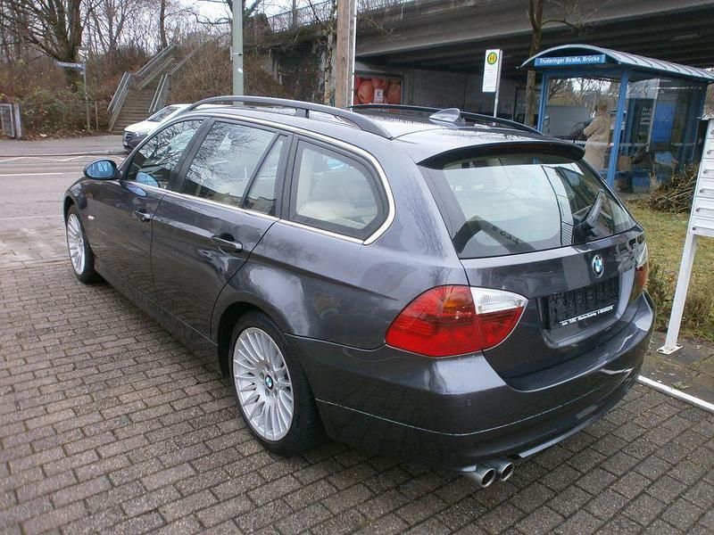 Gebraucht BMW 325 Sport Line 218 PS (160 kW) 2007 Grau Kombi