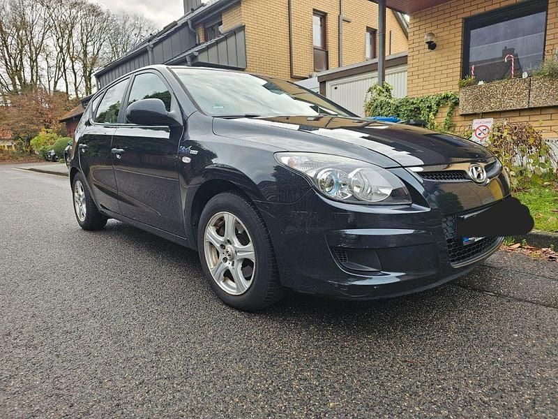 Schwarz Gebraucht 2010 Hyundai i30 Classic Limousine | 2.500 € (Guter Preis) - Bild 1/4