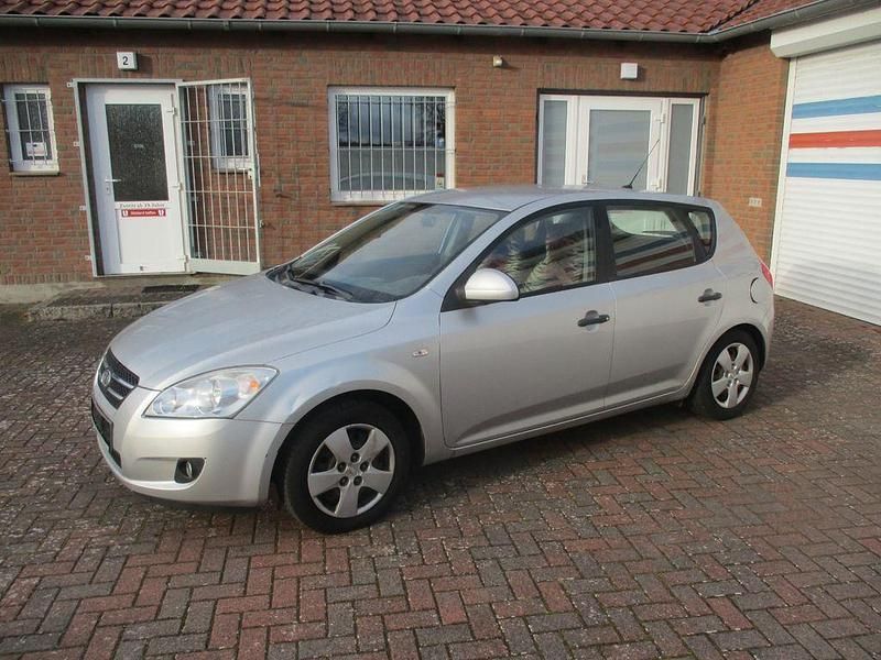 Gebraucht Kia Ceed Vision 126 PS (92 kW) 2009 Silber Kleinwagen