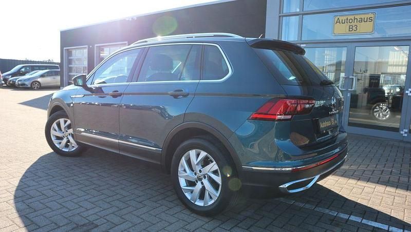 Gebraucht VW Tiguan Elegance 150 PS (110 kW) 2022 Blau SUV