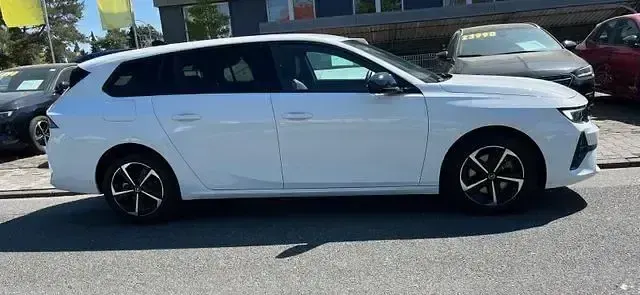 Gebraucht Opel Astra 131 PS (96 kW) 2024 Jade weiß Kombi