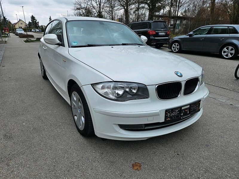 Gebraucht BMW 116 122 PS (89 kW) 2010 Weiß Kleinwagen