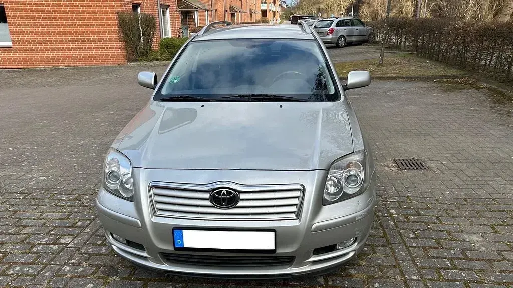 Gebraucht Toyota Avensis 116 PS (85 kW) 2005 Silber Kombi